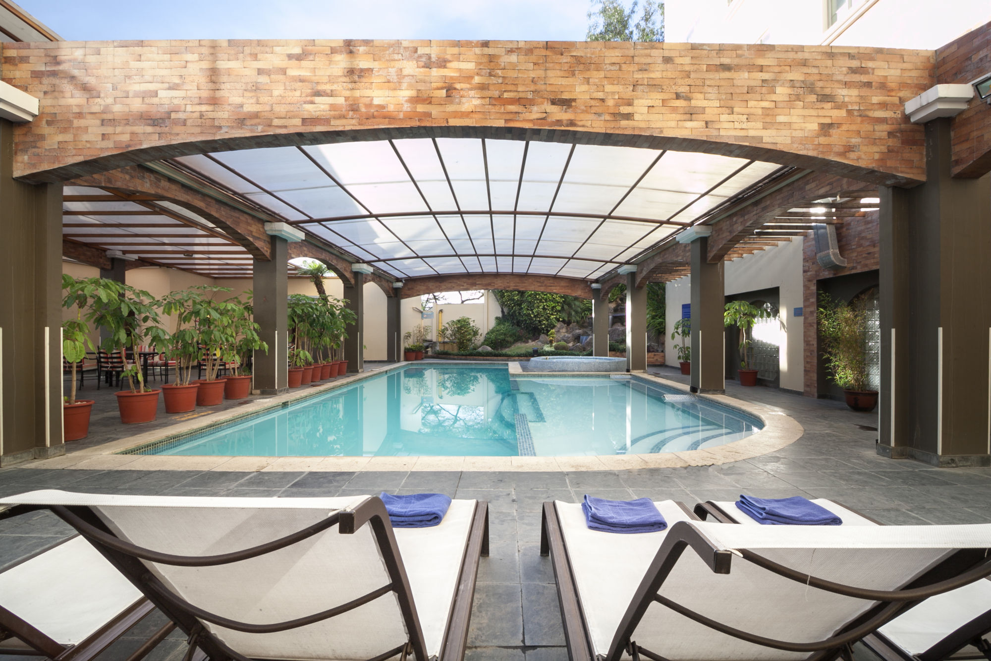 Sonesta Hotel Loja Exterior photo